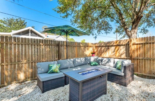 Lake Wales House | Lake Wales Landing on Johnson