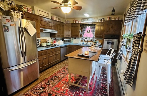 White Mills Ski Chalet | Lake Wallenpaupack, Poconos Hilltop Haven with children’s play area and 5 kayaks