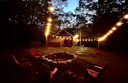 White Mills Ski Chalet | Lake Wallenpaupack, Poconos Hilltop Haven with children’s play area and 5 kayaks