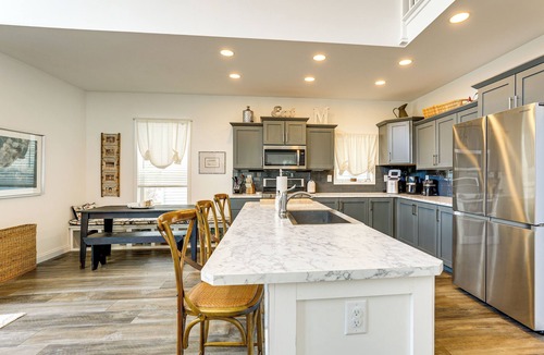 Syracuse House | Lake Wawasee Family Getaway w/Private Dock!