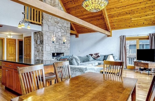 Wolfeboro House | Lake Winnipesaukee 4 season lakefront home! 2.5 miles to downtown Wolfeboro.