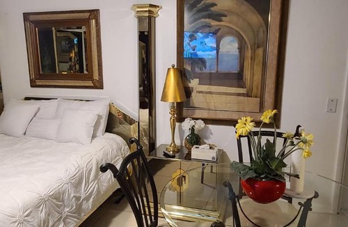 Palm Springs House | Lake Worth Studio-B Suite 5 miles from the Beach
