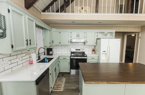 Bremen House | Lakebound and Down! Beautiful waterfront home on Smith Lake