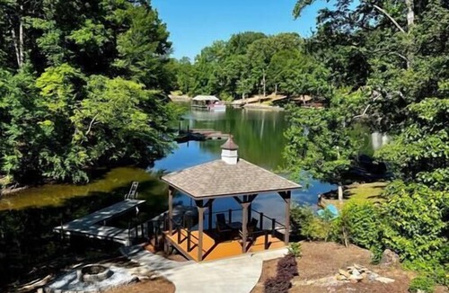 Lake Norman of Catawba House | Lakefront retreat for family, friends & fun!