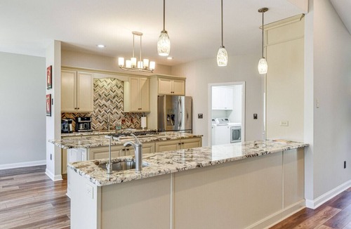 Terrell House | Lakefront Home w/Kayaks + Hot Tub | Sleeps 14