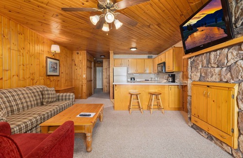 Breezy Point Condo | Lakefront 1BR Condo with Patio & Fireplace