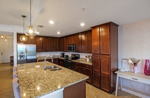 Lakewood Ranch Condo | Lakefront 2 BR/2 BA condo in Lakewood National Golf Club - Pearl in the Rough