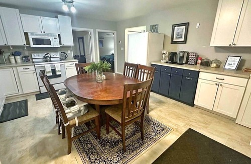 Manitoulin District House | Lakefront 2-BR Cottage Retreat in Kagawong - Lilly Lakehouse