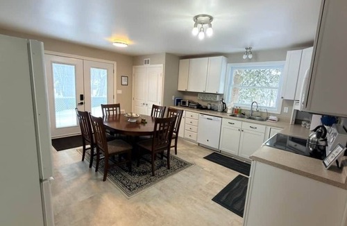Manitoulin District House | Lakefront 2-BR Cottage Retreat in Kagawong - Lilly Lakehouse