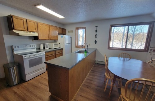 Upson House | LAKEFRONT 3-bedroom Chateau Getaway at Whitecap Mountains Resort Unit 1