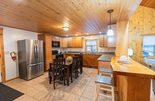 Bethlehem Cottage | Lakefront 3 Bedroom Log Cabin