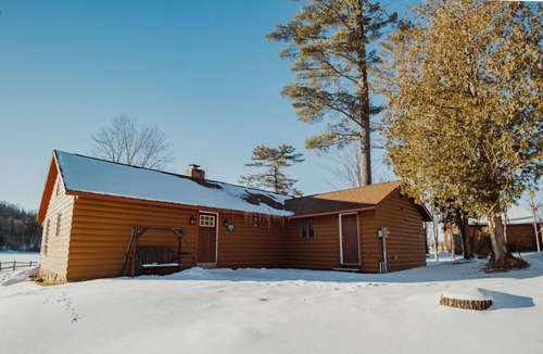 Bethlehem Cottage | Lakefront 3 Bedroom Log Cabin