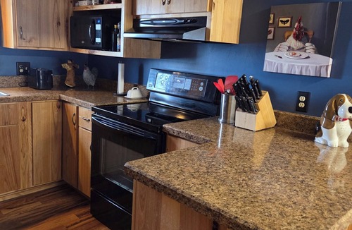 Long Beach Cabin | Lakefront 3-bedroom cabin with views from every room