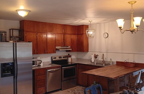 Scottsboro Cabin | Lakefront 3-bedroom 2 bath lodge with AC in charming Scottsboro boat launch view