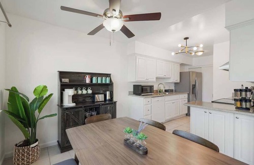 East San Mateo Apartment | Lakefront 3Beds/1.5Bath Retreat w/ Water Views Walk to Shops Near SF
