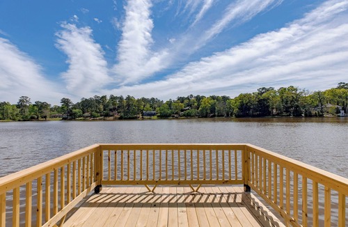 Warner Robins House | Lakefront 3BR | 2 Car Garage | Pet Friendly