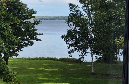 McMillan House | Lakefront 4 bdrm Cabin Retreat on Big Manistique Lake