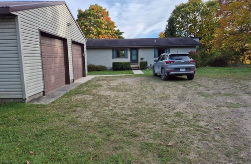 McMillan House | Lakefront 4 bdrm Cabin Retreat on Big Manistique Lake