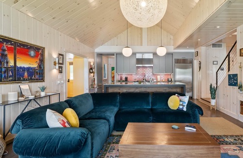 Elkhorn House | Lakefront 4-Bedroom Retreat with Hot Tub