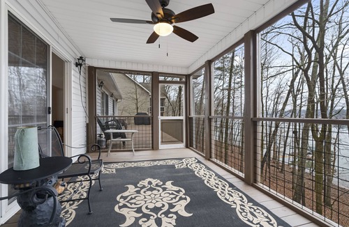 Westminster House | Lakefront 4BR w/dock - lake toys, kayaks - Family summer fun!