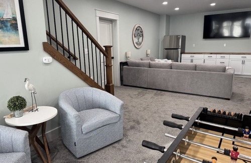 Fair Haven House | Lakefront 5 King Beds + Private Dock + Screen Porch + Pet Friendly