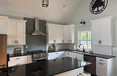 Fair Haven House | Lakefront 5 King Beds + Private Dock + Screen Porch + Pet Friendly