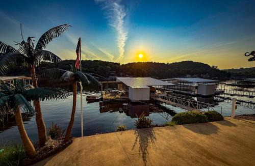 Camdenton House | Lakefront 5BD/3BA/Dock/Firepit/Pet Friendly-17PP