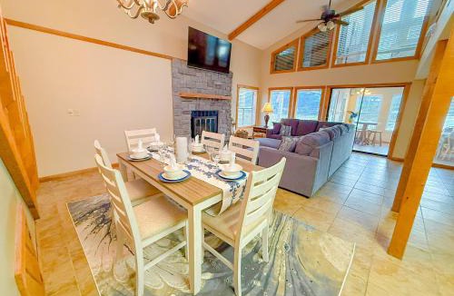 Camdenton House | Lakefront 5BD/3BA/Dock/Firepit/Pet Friendly-17PP