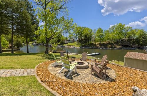 Wolf Creek House | Lakefront 5BR Dock, Kayaks, Hot Tub & Beach