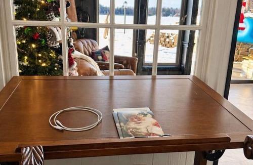 Lupton House | Lakefront 7BR | Sleeps 16 | Dock + 2 Kings