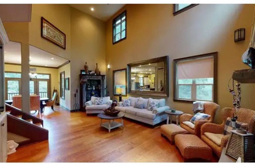 Savannah House | Lakefront Access 6-bed Pickwick Lake House w/ Dock