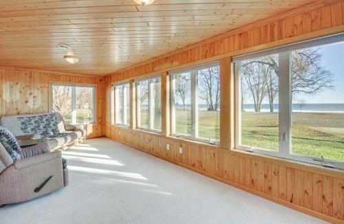 Aitkin House | Lakefront Aitkin Home w/Sunroom: Walk to Beach!