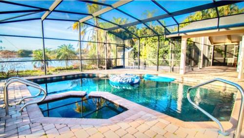Dover Shores West House | Lakefront and Pool 4bed Orlando House Near Downtown 20 minutes from Attractions