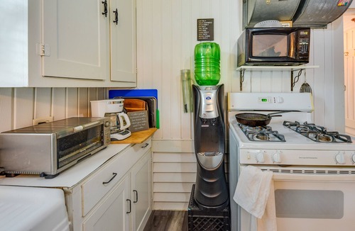 Antioch Cottage | Lakefront Antioch Cottage w/Dock & Gas Grill!