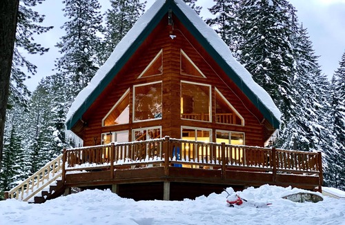 Cle Elum House | Lakefront Basecamp. Home base for year round fun - every sport - every occasion