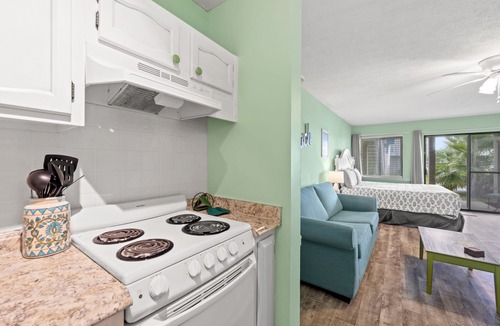 El Centro Beach Apartment | Lakefront Beach condo in Panama City Beach Florida! Within 1/2 mile of Pier Park