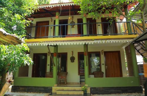Kuzhuppilly Bed & Breakfast | Lakefront Beach Homes