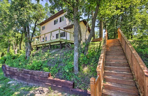 Brandon House | Lakefront Brandon Home with Fire Pit, Deck and Dock!