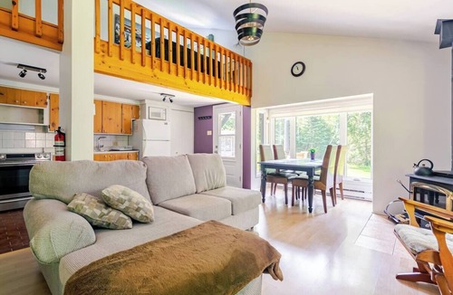 Chute-Saint-Philippe Ski Chalet | LAKEFRONT COTTAGE/ATV & SKIDOO/cross-country skiing/fat bike, snowshoe, hiking