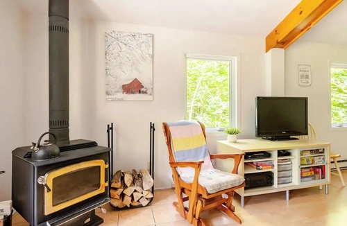 Chute-Saint-Philippe Ski Chalet | LAKEFRONT COTTAGE/ATV & SKIDOO/cross-country skiing/fat bike, snowshoe, hiking