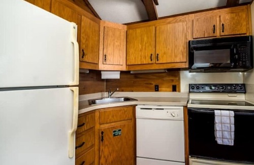 Seminole Cabin | Lakefront Cabin 10min toBEACH/Dogs OK/Kayak/#408