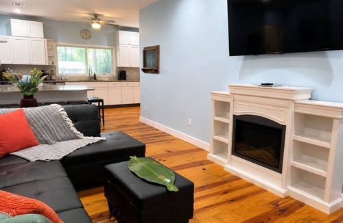 Perry House | Lakefront Cabin | 3BR | Centrally Located