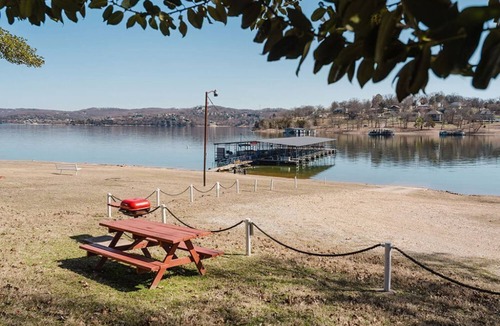 Blue Eye Cabin | Lakefront Cabin #4 - Steps from Table Rock Lake at Happy Hollow Resort - Branson