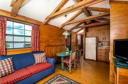 Seminole Cabin | Lakefront Cabin #409, 10mins to Beach/Dog Friendly/Prime Location/BOOK TODAY