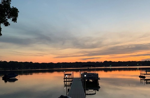 Bohners Lake House | Lakefront Cabin - 6 Bedrooms, 2.5 baths.