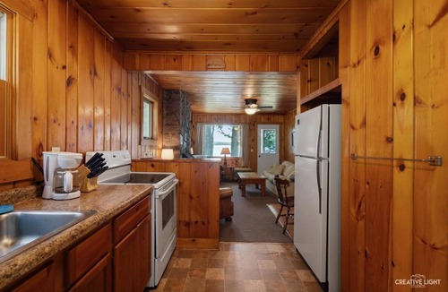 Presque Isle Cottage | Lakefront Cabin #6 - The Walleye