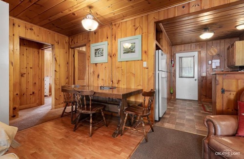 Presque Isle Cottage | Lakefront Cabin #6 - The Walleye