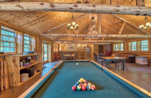 Levering Cabin | Lakefront Cabin for 4 | Private Beach, Kayaks & Fire Pit