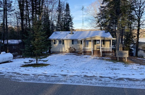 Crandon Cabin | Lakefront Cabin on a Private Lake - only a 0.5 mile from the snowmobile trials!