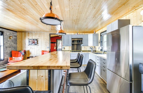 Tower Cabin | Lakefront Cabin on Lake Vermilion w/Large Dock